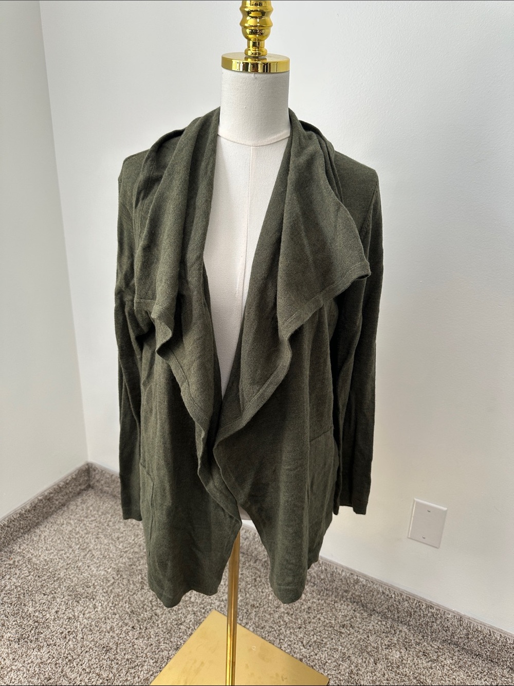 🥕 Valerie Bertinelli 100% Italian Marino Wool Drape Front Cardigan Sweater